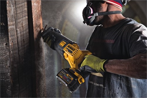 DeWALT FLEXVOLT 60V MAX recip saw DCS388T2