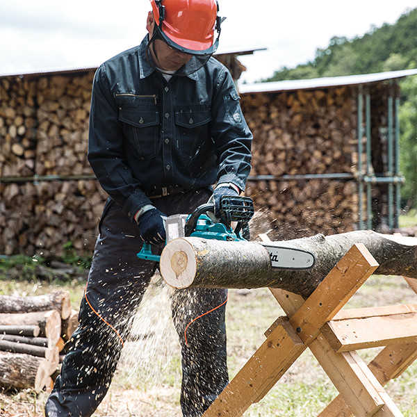 makita DUC353z cordless chainsaw